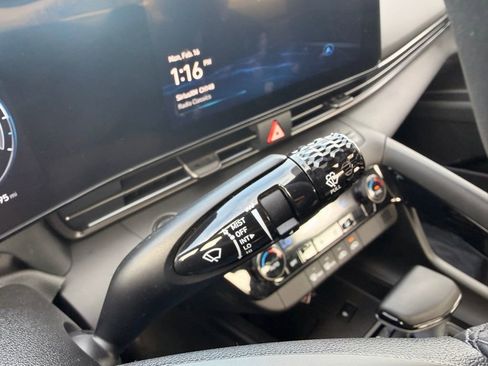 Used 2025 Hyundai Elantra SEL image 14