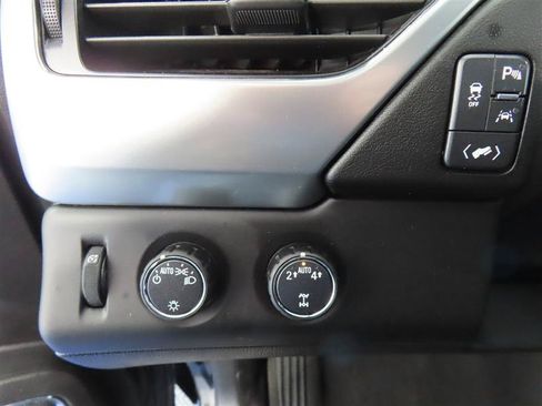 Used 2020 Chevrolet Suburban LT AWD/4WD image 15