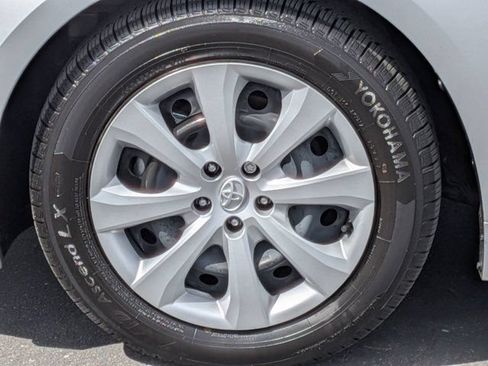 Used 2025 Toyota Corolla LE FWD image 13