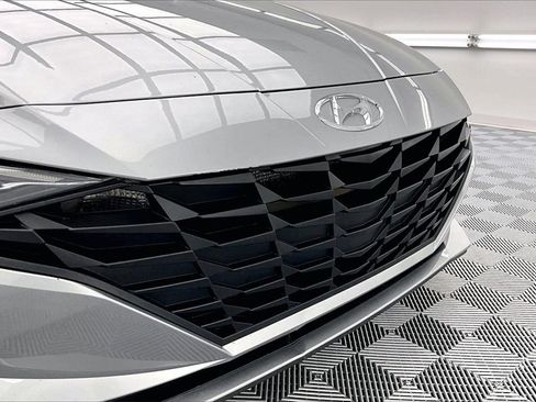 Used 2023 Hyundai Elantra SEL image 28