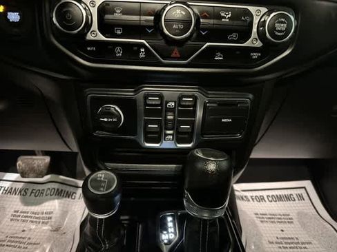 Used 2023 Jeep Gladiator Overland AWD/4WD image 29