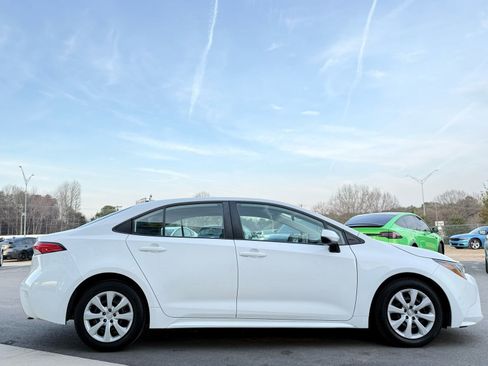 Used 2021 Toyota Corolla LE image 5