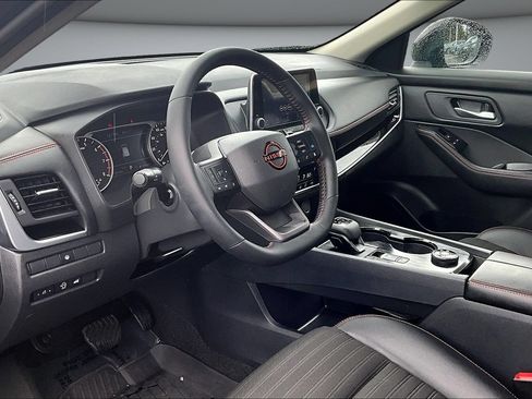 Used 2025 Nissan Rogue SV AWD/4WD image 16