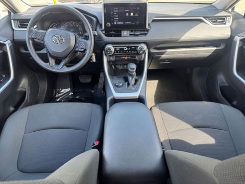 Used 2025 Toyota RAV4 LE image 40