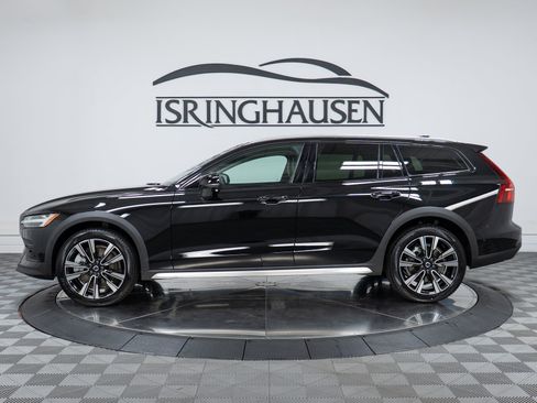 New 2026 Volvo V60 B5 Cross Country Ultra w/ Climate Package AWD/4WD image 8