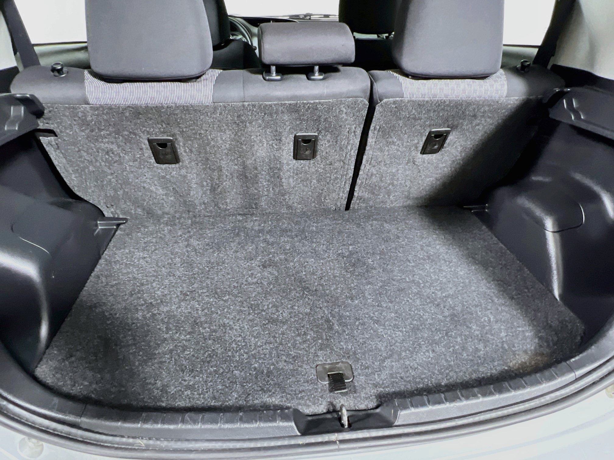 Used 2017 Toyota Yaris L FWD image 32