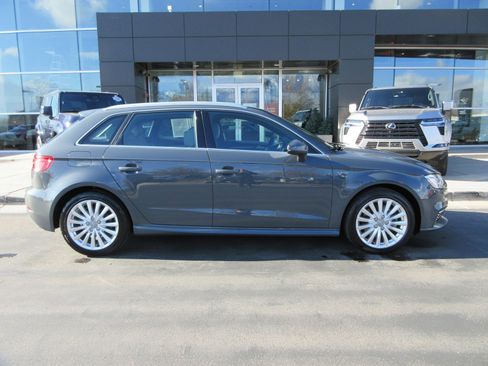 Used 2018 Audi A3 e-tron Premium Plus w/ Premium Plus Package image 13