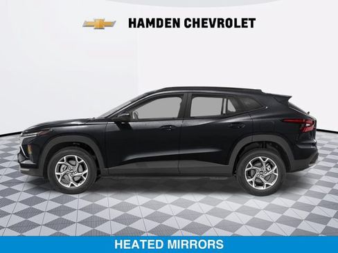 Used 2024 Chevrolet Trax RS w/ Sunroof Package FWD image 3