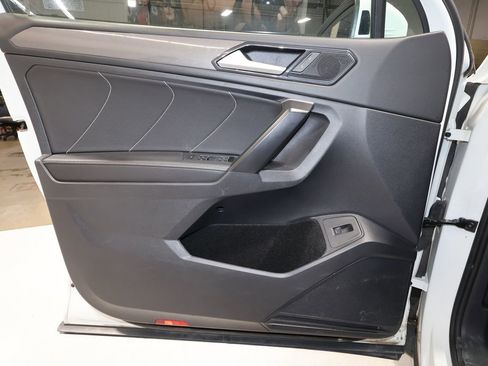 Used 2024 Volkswagen Tiguan SE image 20