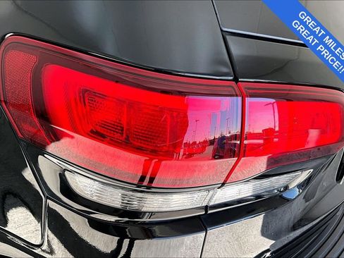 Used 2021 Jeep Grand Cherokee Laredo X image 40
