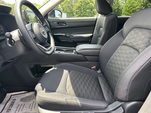 Used 2024 Nissan Pathfinder S FWD image 10