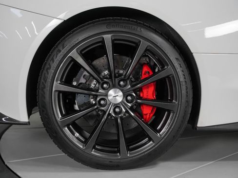 Used 2014 Aston Martin Vanquish Coupe image 24