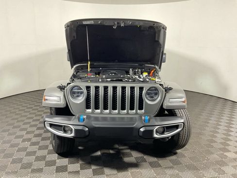 Used 2022 Jeep Wrangler Unlimited Sahara w/ Cold Weather Group AWD/4WD image 12