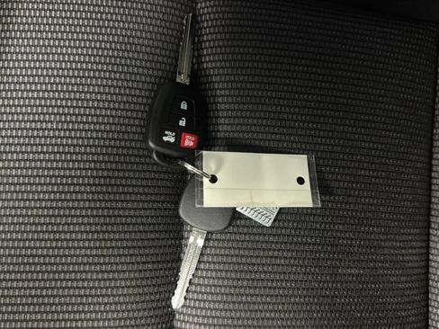 Used 2017 Toyota Corolla SE w/ Carpet Mat Package (TMS) FWD image 25