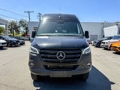 Used 2024 Mercedes-Benz Sprinter 2500 image 2