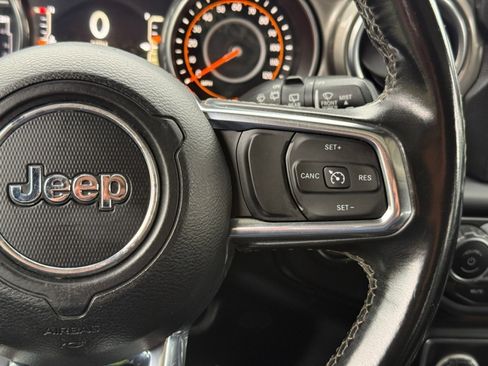 Used 2018 Jeep Wrangler Unlimited Sahara w/ Uconnect 4C Nav & Sound Group AWD/4WD image 20