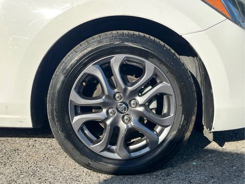 Used 2019 Toyota Yaris LE image 10