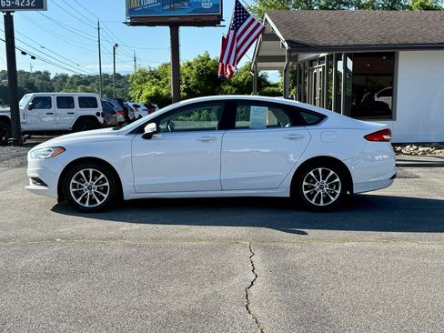Used 2017 Ford Fusion SE w/ Fusion SE Technology Package FWD image 15