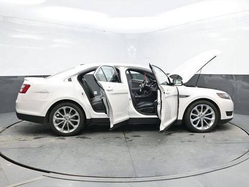 Used 2018 Ford Taurus Limited AWD/4WD image 50