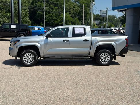Used 2024 Toyota Tacoma SR RWD image 2