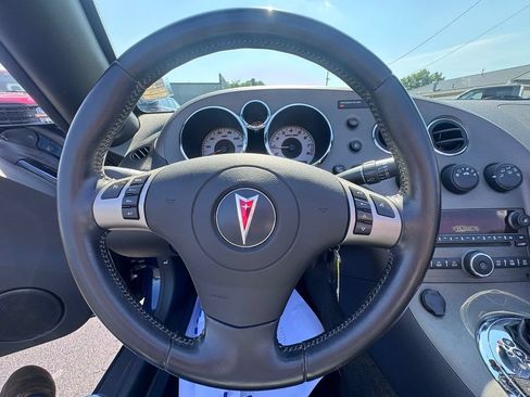 Used 2008 Pontiac Solstice Convertible w/ Premium Package RWD image 16