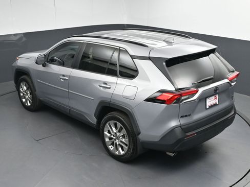 Used 2021 Toyota RAV4 XLE Premium image 37
