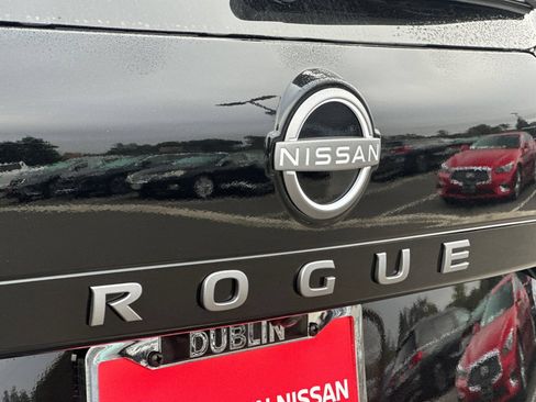Used 2026 Nissan Rogue S FWD image 33