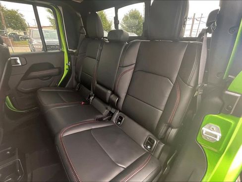 New 2025 Jeep Gladiator Rubicon image 18