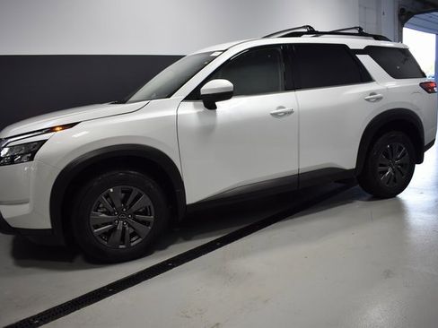 New 2025 Nissan Pathfinder SV image 2