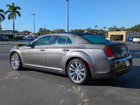 Used 2016 Chrysler 300 Limited image 4