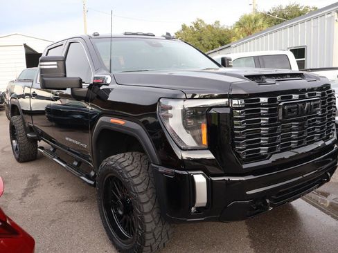 Used 2025 GMC Sierra 2500 SLE w/ SLE Value Package; AWD/4WD image 3