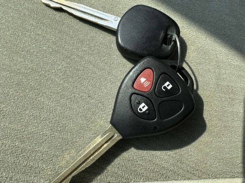 Used 2012 Toyota Corolla LE FWD image 30