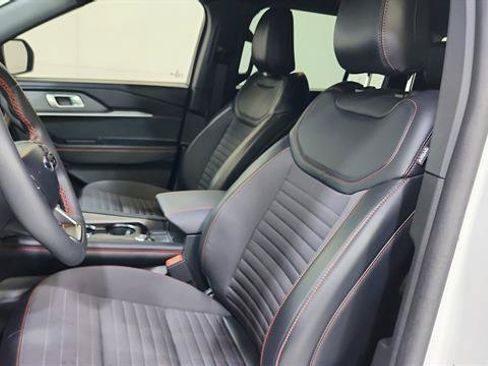 Used 2025 Ford Explorer ST-Line RWD image 11