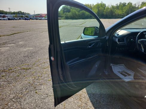 Used 2021 GMC Acadia Denali w/ Denali Ultimate Package AWD/4WD image 15