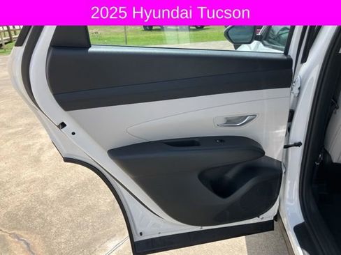 Used 2025 Hyundai Tucson SE image 20