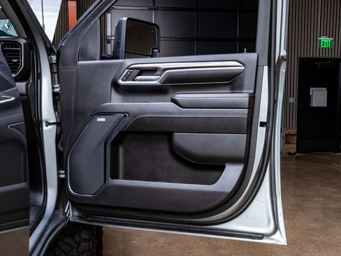 Used 2024 Chevrolet Silverado 2500 LTZ w/ LTZ Convenience Package image 36