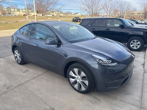 Used 2023 Tesla Model Y Long Range image 1