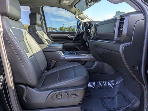 Used 2025 Chevrolet Silverado 3500 LTZ w/ LTZ Convenience Package AWD/4WD image 31