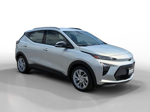 Used 2023 Chevrolet Bolt EUV LT FWD image 7