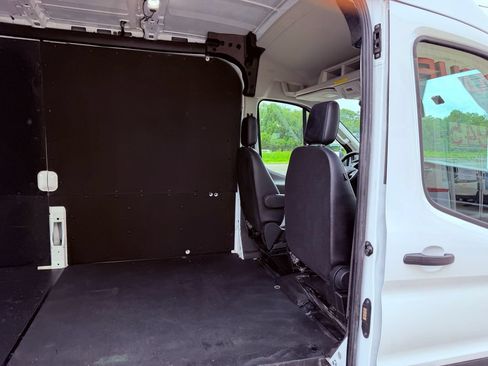 Used 2026 Ford Transit 250 148 Medium Roof RWD image 32