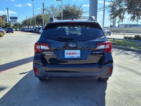 Used 2018 Subaru Outback 2.5i Premium image 6