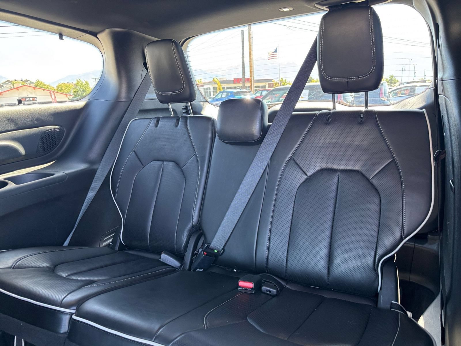 Used 2025 Chrysler Pacifica Limited FWD image 32