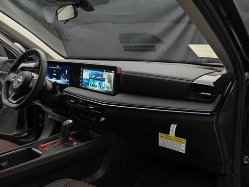 New 2025 Nissan Kicks SR image 17