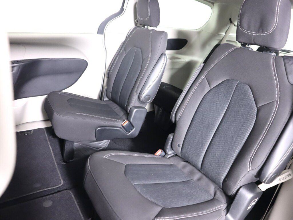 Used 2021 Chrysler Voyager LX w/ Cold Weather Group FWD image 31