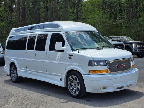Used 2018 GMC Savana 2500 Extended w/ Enhanced Convenience Package image 9