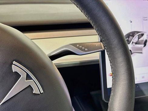 Used 2022 Tesla Model Y Performance AWD/4WD image 16