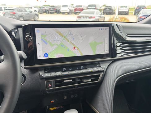 Used 2025 Toyota Camry SE FWD image 19