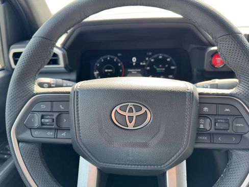Used 2025 Toyota Tacoma TRD Sport image 17