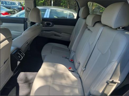 Used 2023 Kia Sorento S w/ Panoramic Sunroof Package AWD/4WD image 10