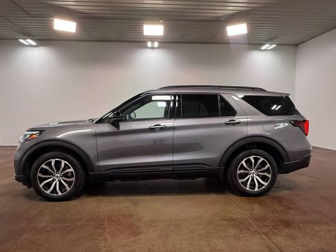 Used 2025 Ford Explorer ST-Line AWD/4WD image 24